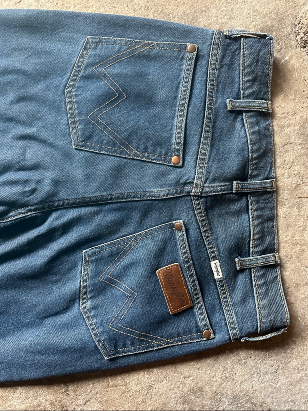 Wrangler Wanderer high rise flare 27/34 - Picture 4 of 5